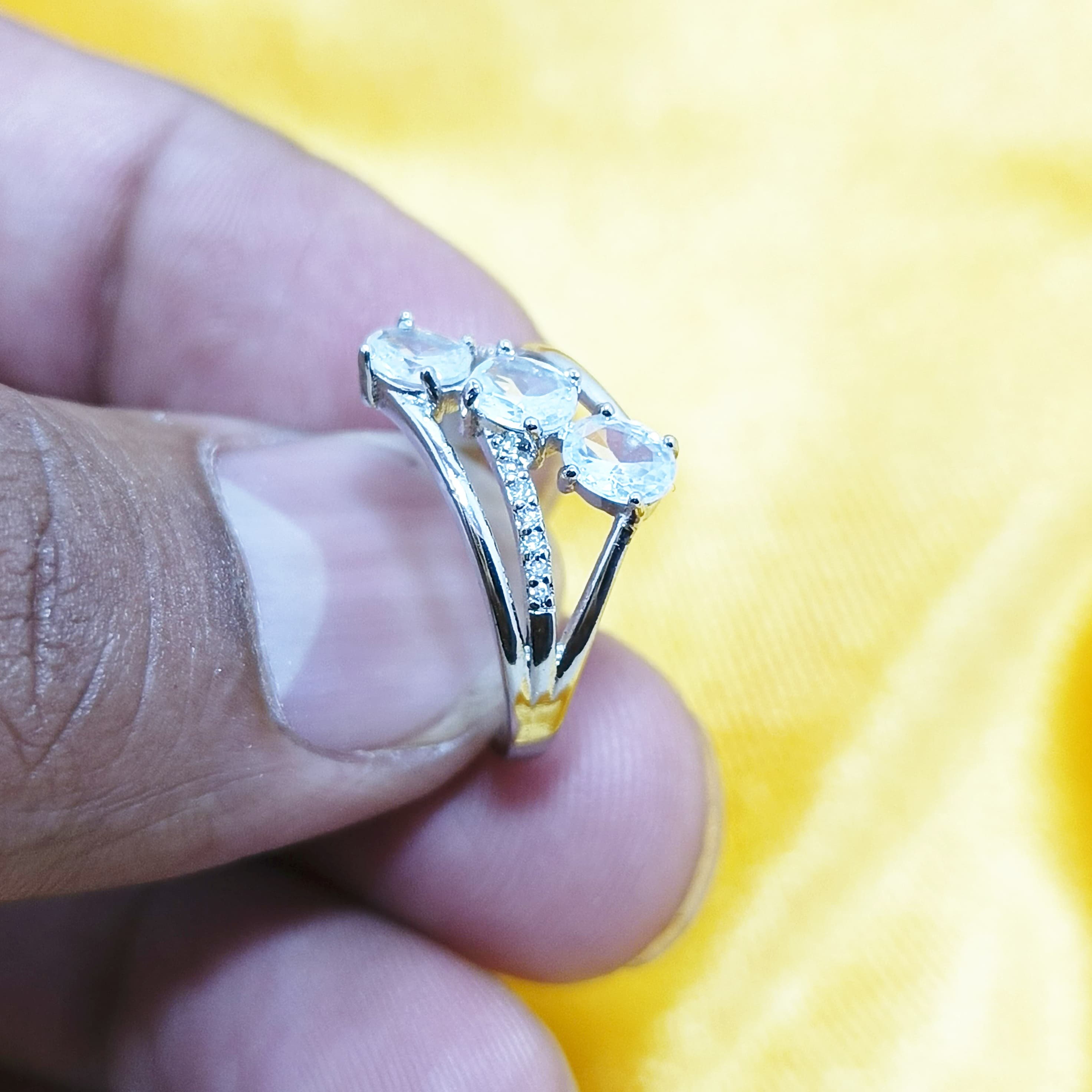 A Minimalist Blue Shade Synthetic Zirconia Ladies Ring For Parties, Daily Wear, And Jewelry Gifts